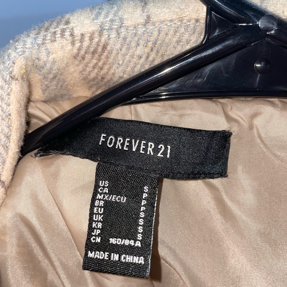 Coat 🧥 - Picture 3 of 3